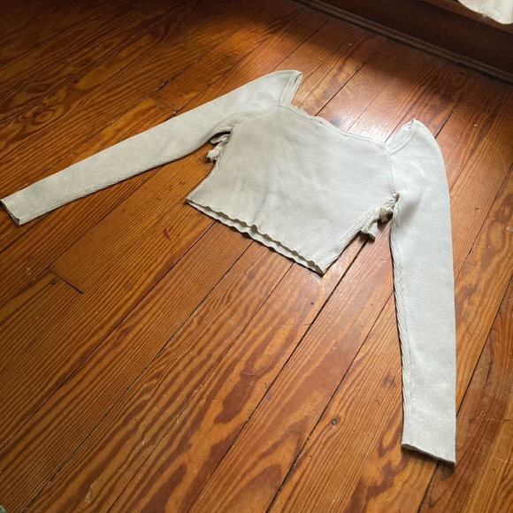 *Sold* Tiered ruffle front top size S/M - Picture 6 of 11